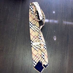 Burberry authentic tie Grreat condition no stain